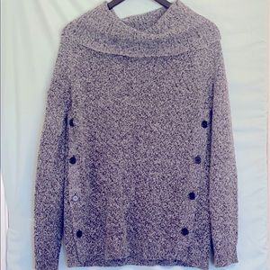 Adorable grey/black lucky sweater.
